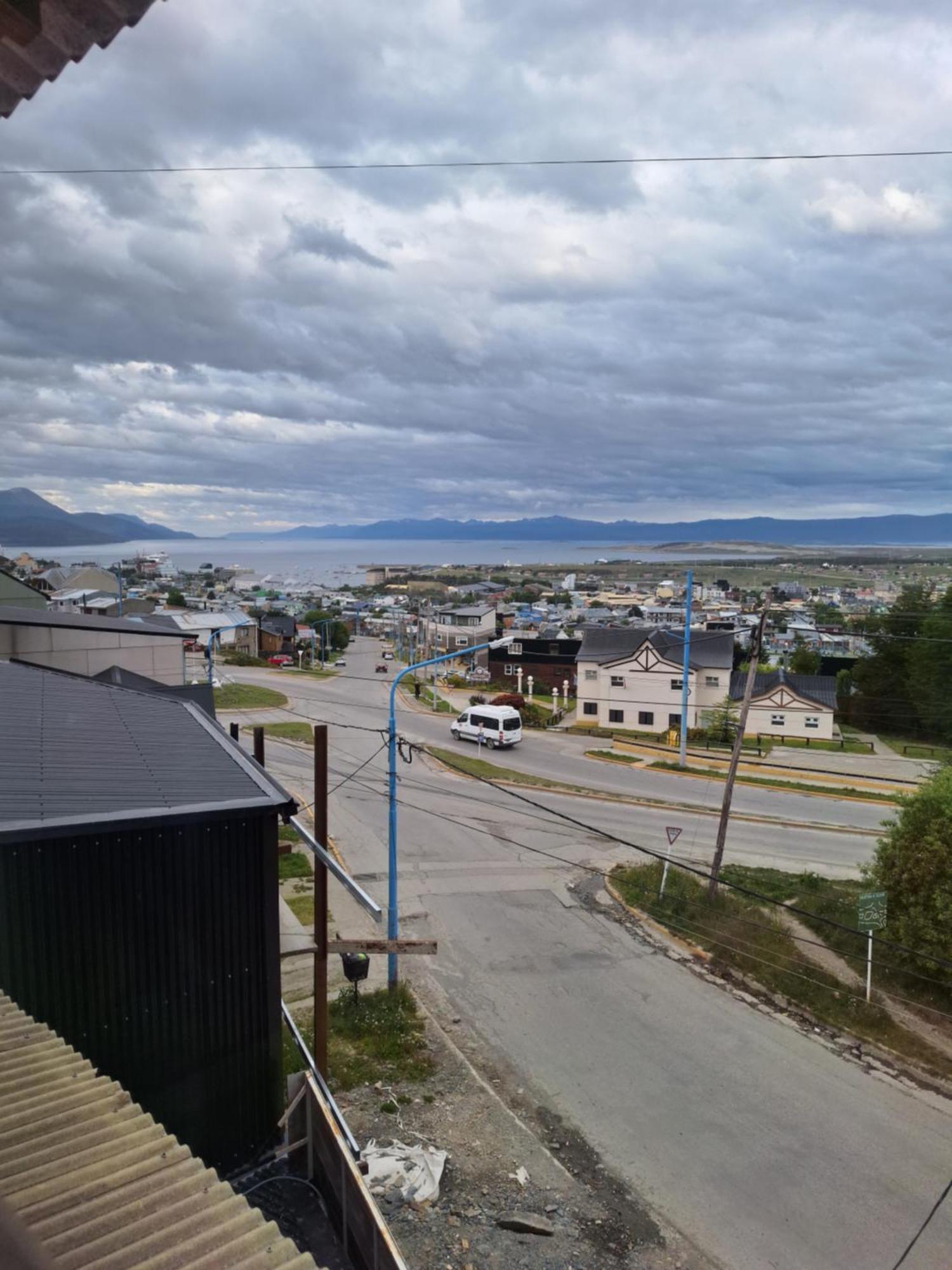 Departamentos Temporarios Cabanas Ushuaia Apartment ภายนอก รูปภาพ